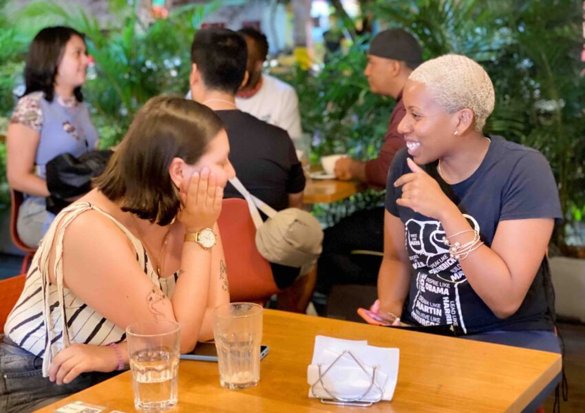 Two girls having a conversation at Valley Spanish School's coffee shop